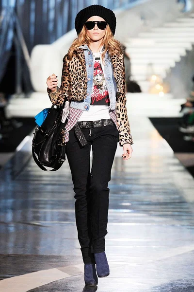 Look 27
